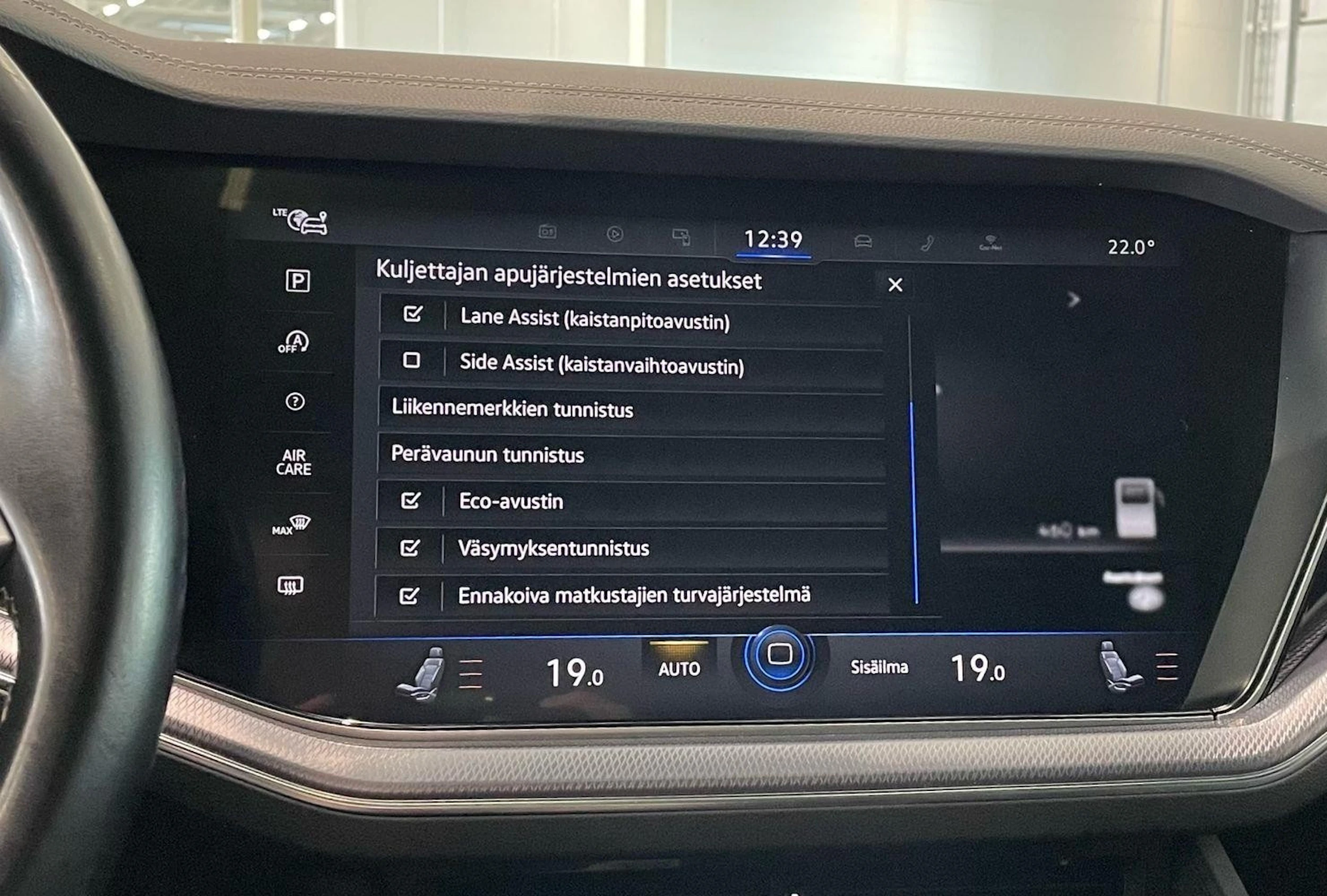 musta Volkswagen Touareg 2019 kuva 22.
