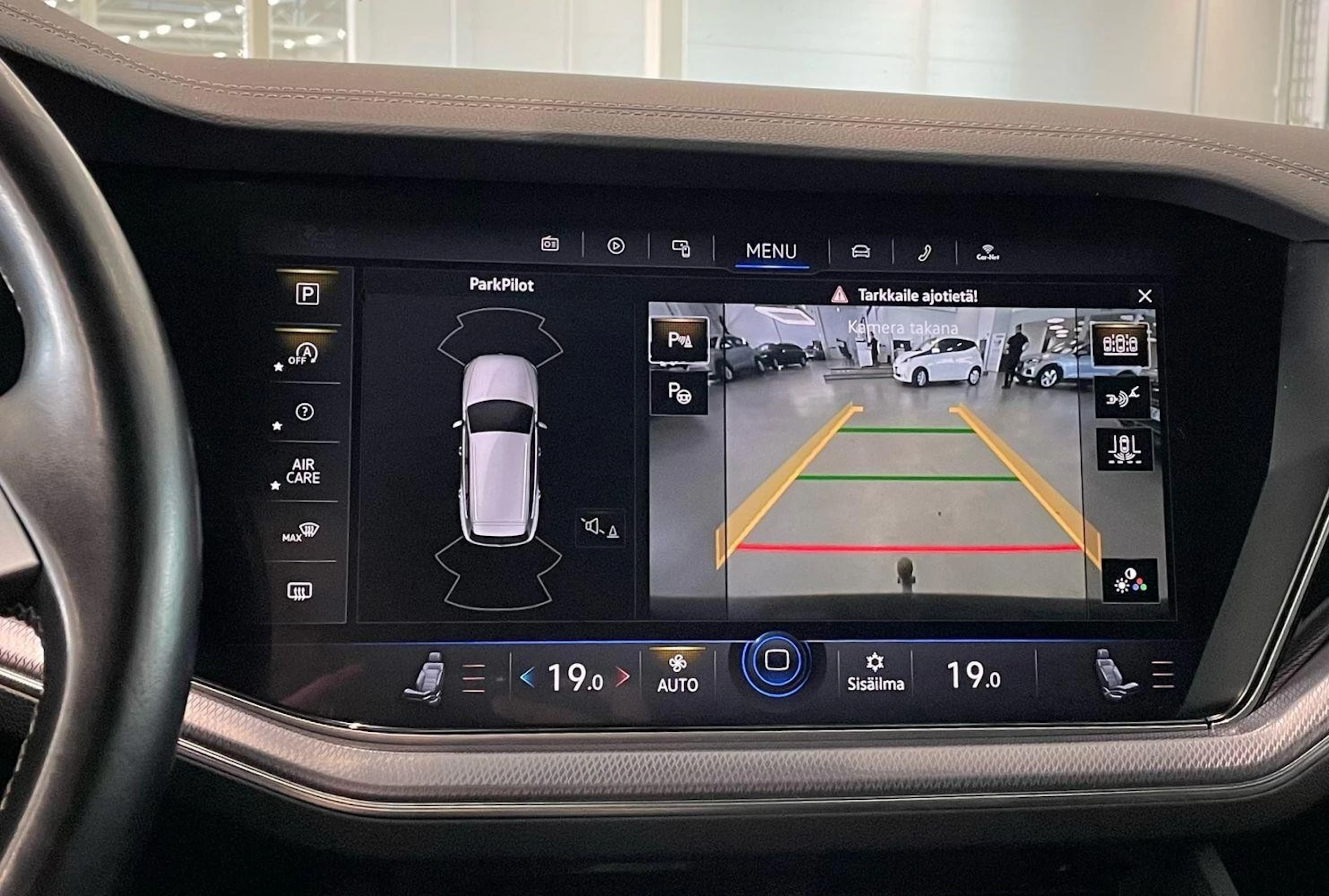 musta Volkswagen Touareg 2019 kuva 23.