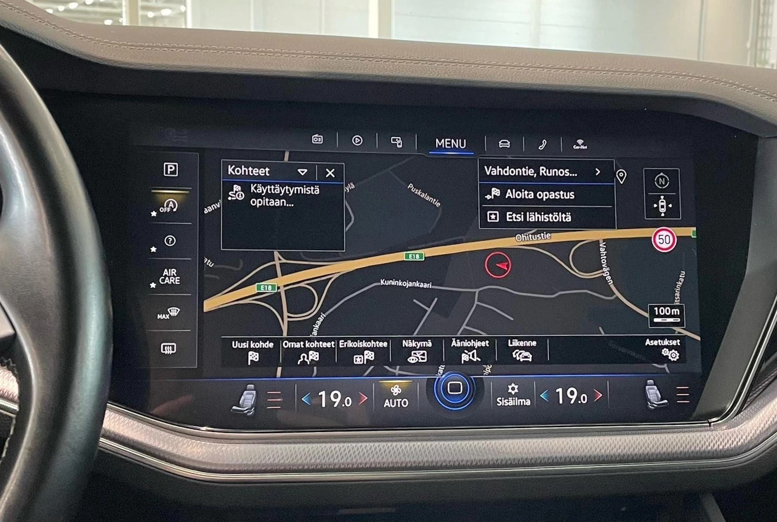 musta Volkswagen Touareg 2019 kuva 24.
