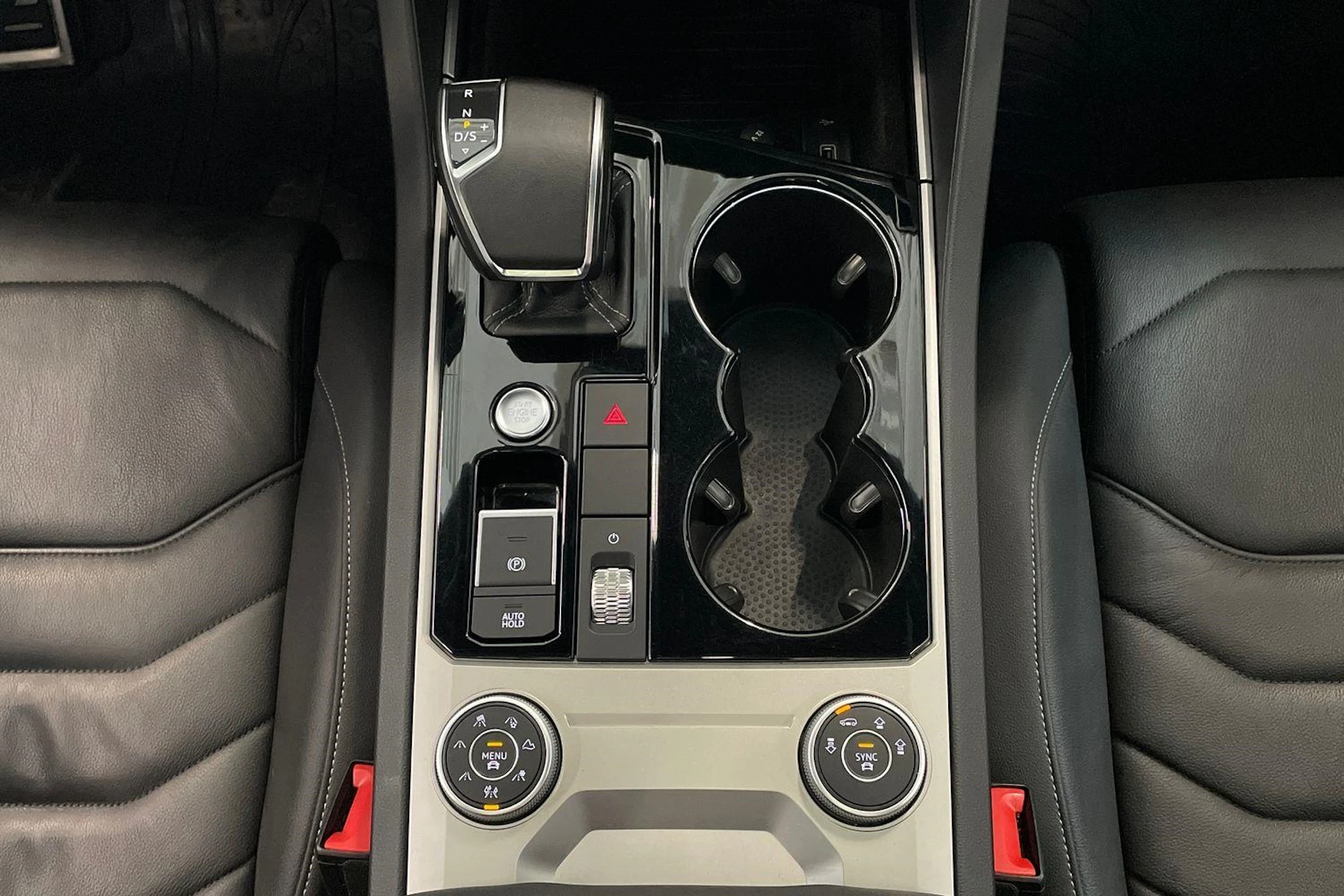 musta Volkswagen Touareg 2019 kuva 27.