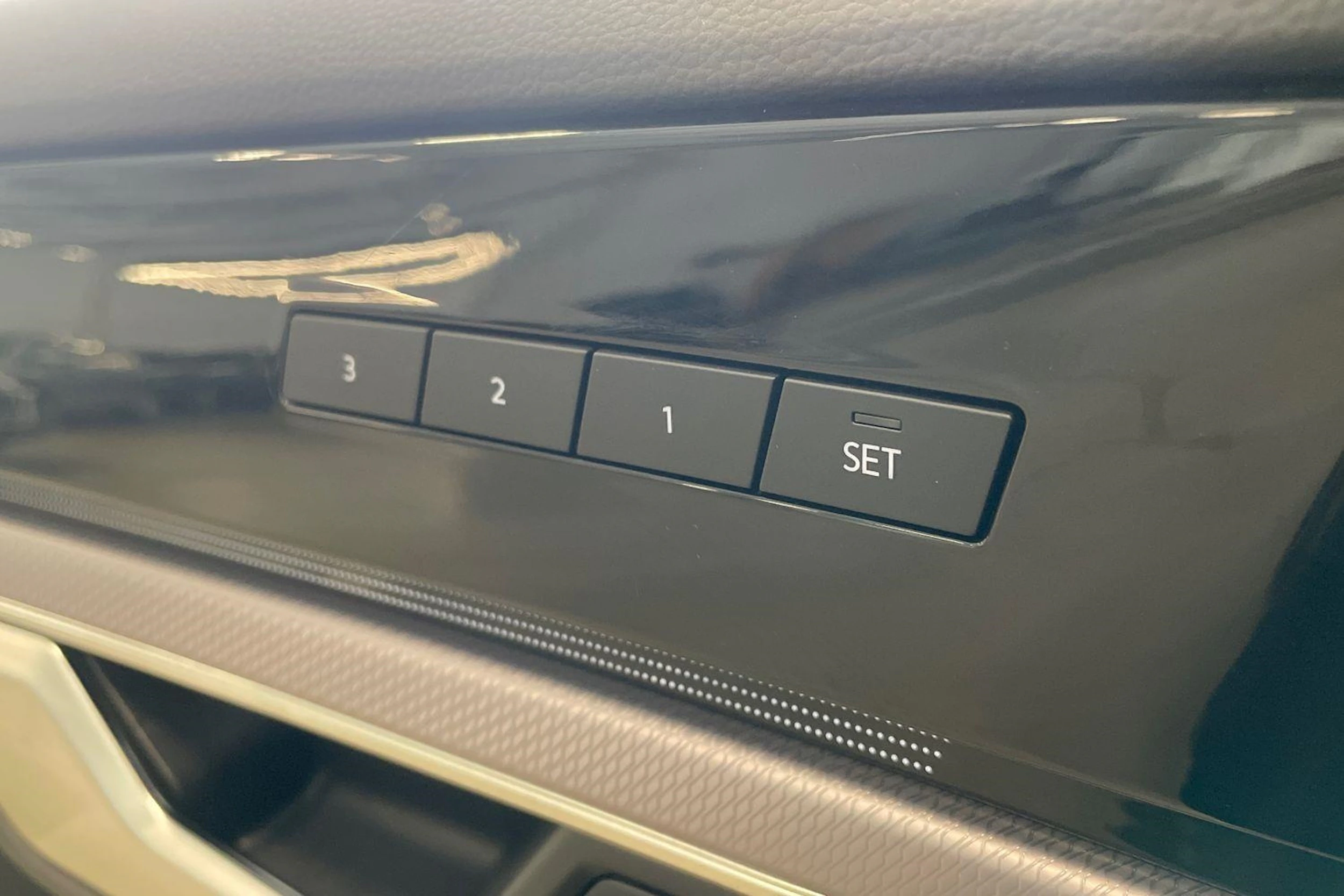 musta Volkswagen Touareg 2019 kuva 30.
