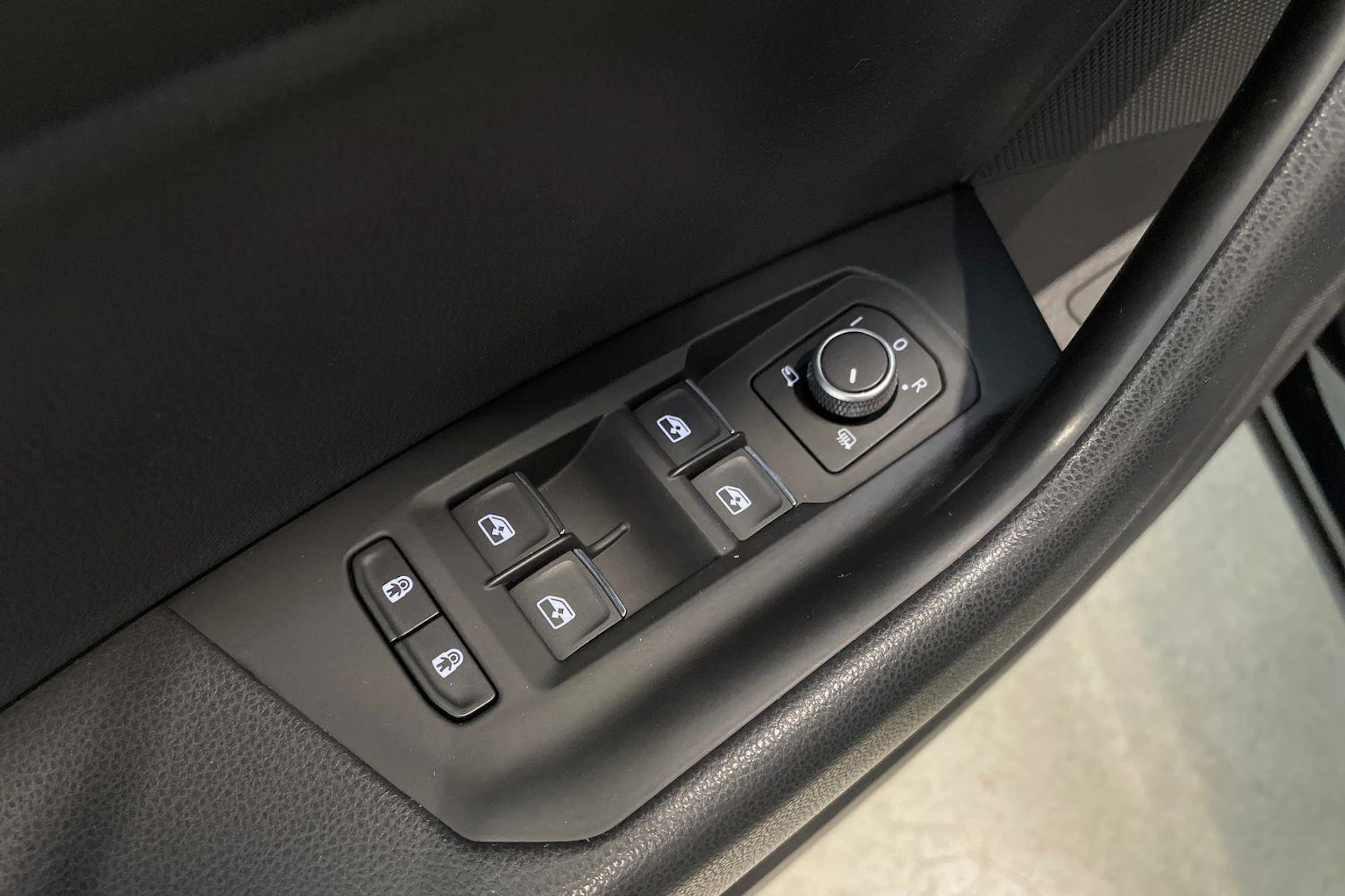musta Volkswagen Touareg 2019 kuva 31.