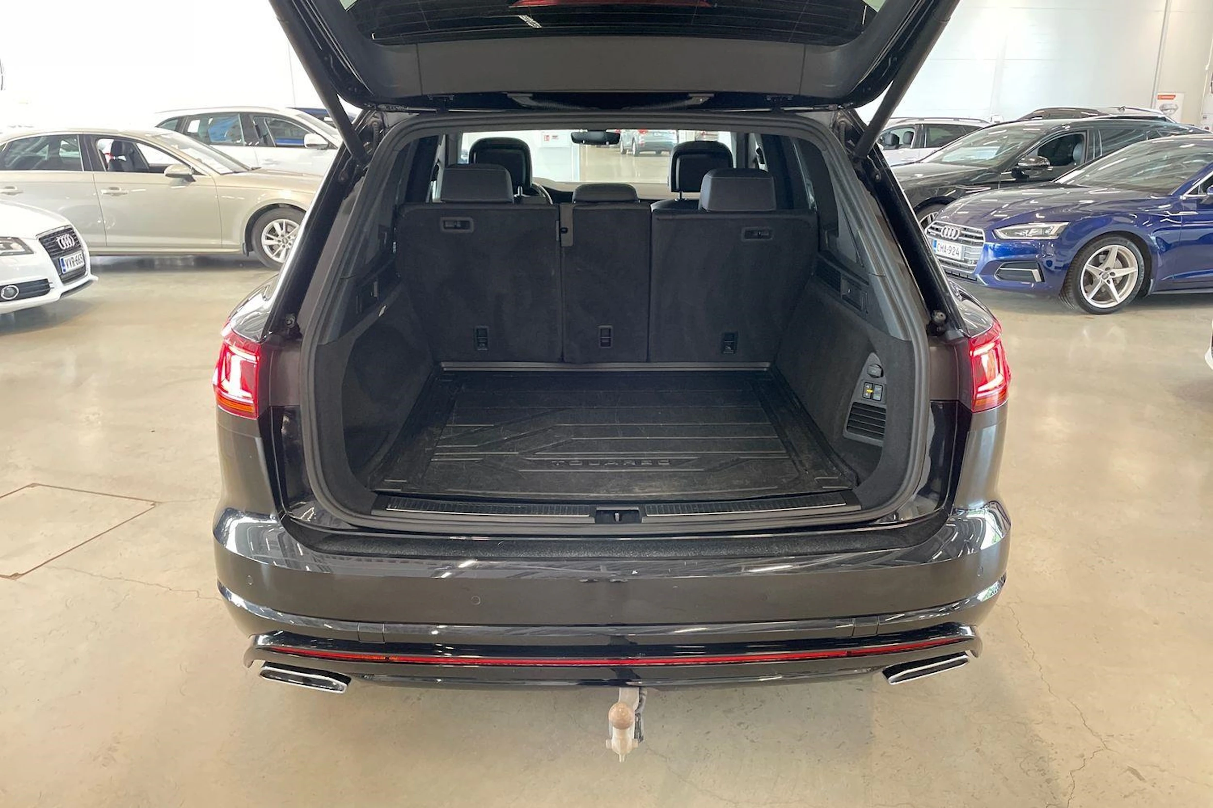 musta Volkswagen Touareg 2019 kuva 32.