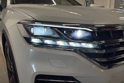 Valkoinen Volkswagen TOUAREG 2020 kuva 32.