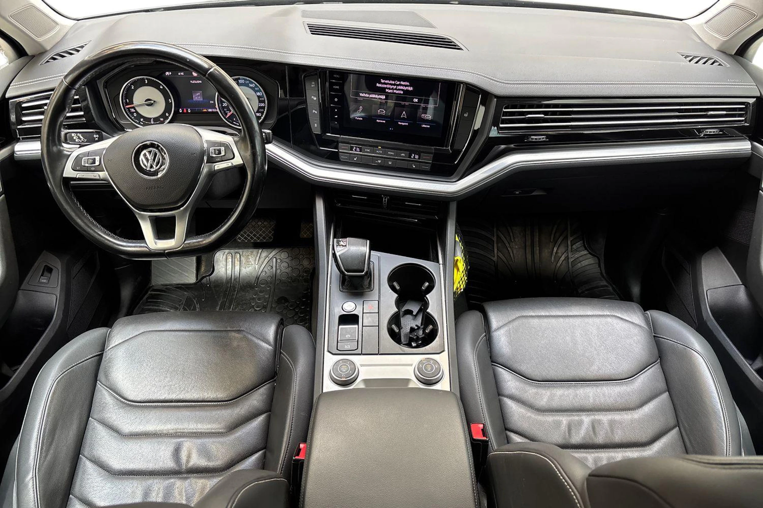musta Volkswagen Touareg 2020 kuva 7.
