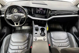 musta Volkswagen Touareg 2020 kuva 7.
