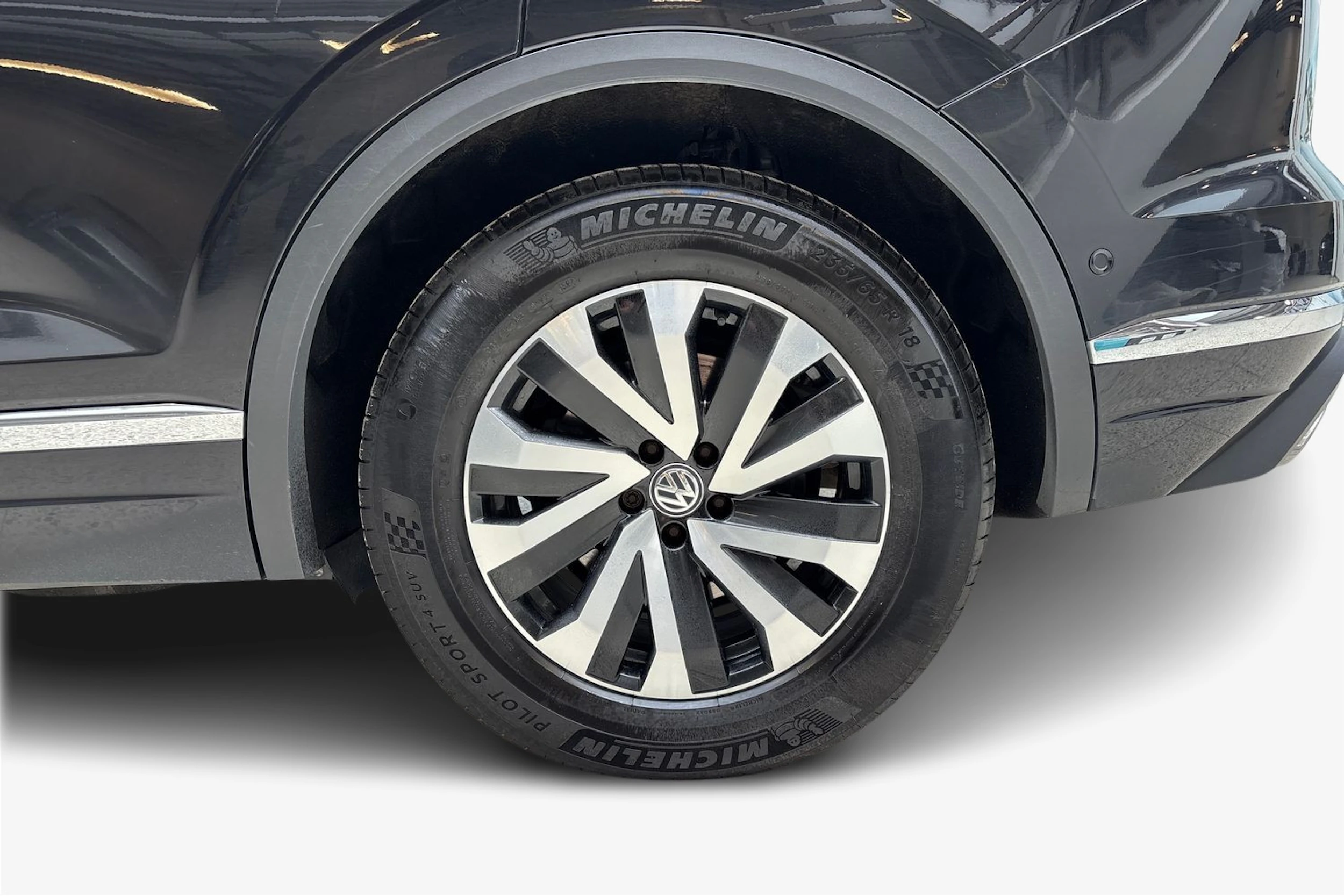 musta Volkswagen Touareg 2020 kuva 9.