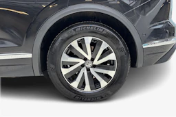 musta Volkswagen Touareg 2020 kuva 9.