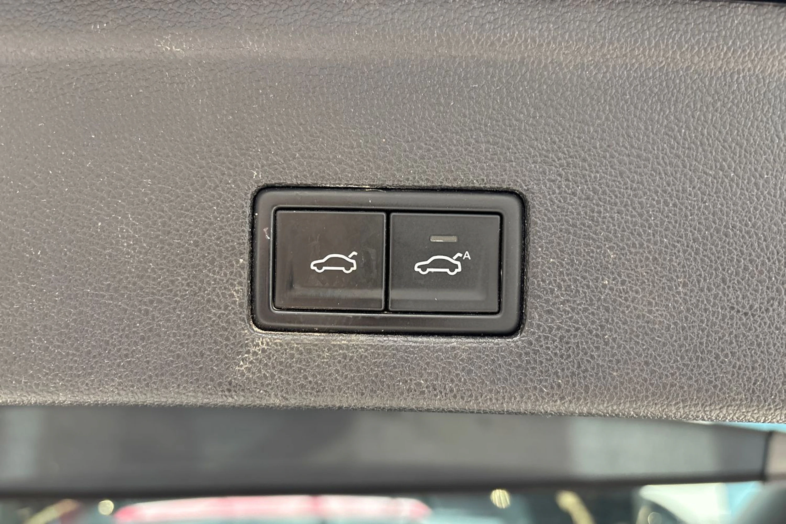 musta Volkswagen Touareg 2020 kuva 13.