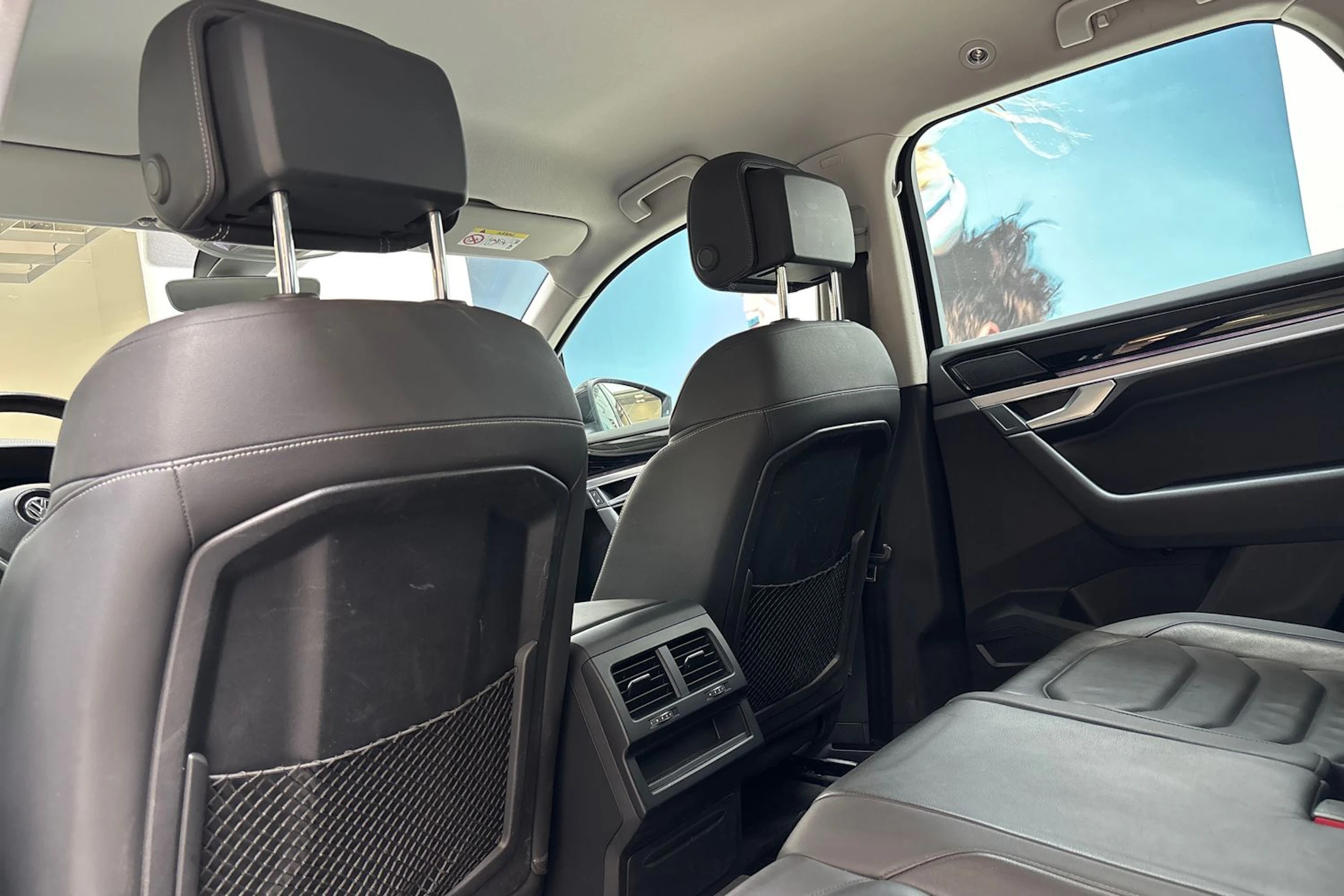 musta Volkswagen Touareg 2020 kuva 15.