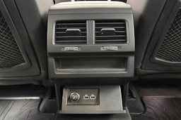 musta Volkswagen Touareg 2020 kuva 16.