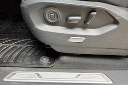 musta Volkswagen Touareg 2020 kuva 17.