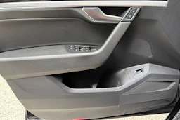 musta Volkswagen Touareg 2020 kuva 18.