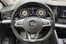 musta Volkswagen Touareg 2020 kuva 20.