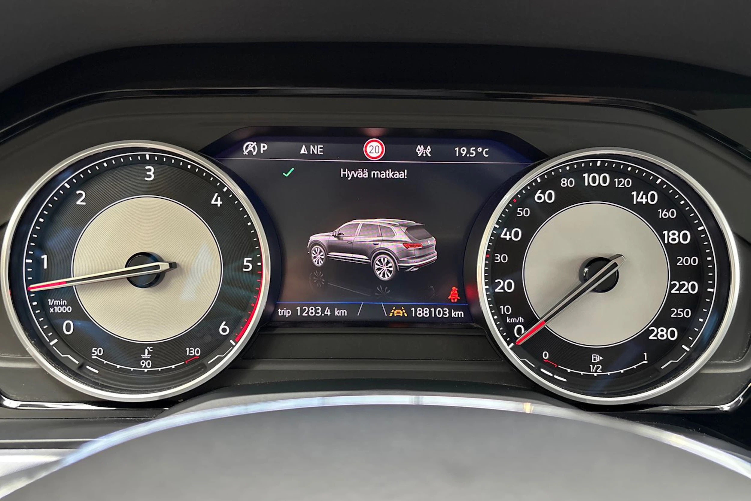 musta Volkswagen Touareg 2020 kuva 21.