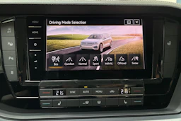 musta Volkswagen Touareg 2020 kuva 22.