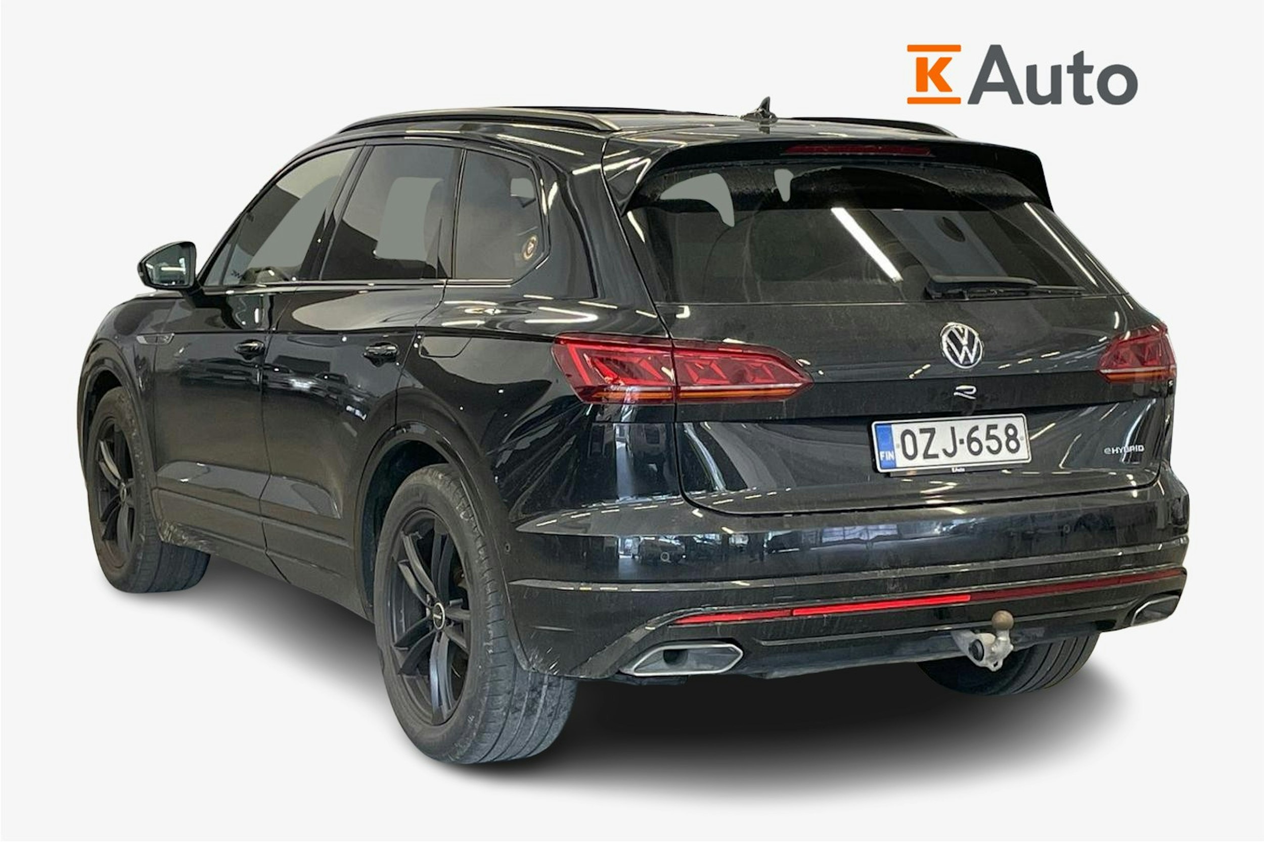 musta Volkswagen Touareg 2020 kuva 2.