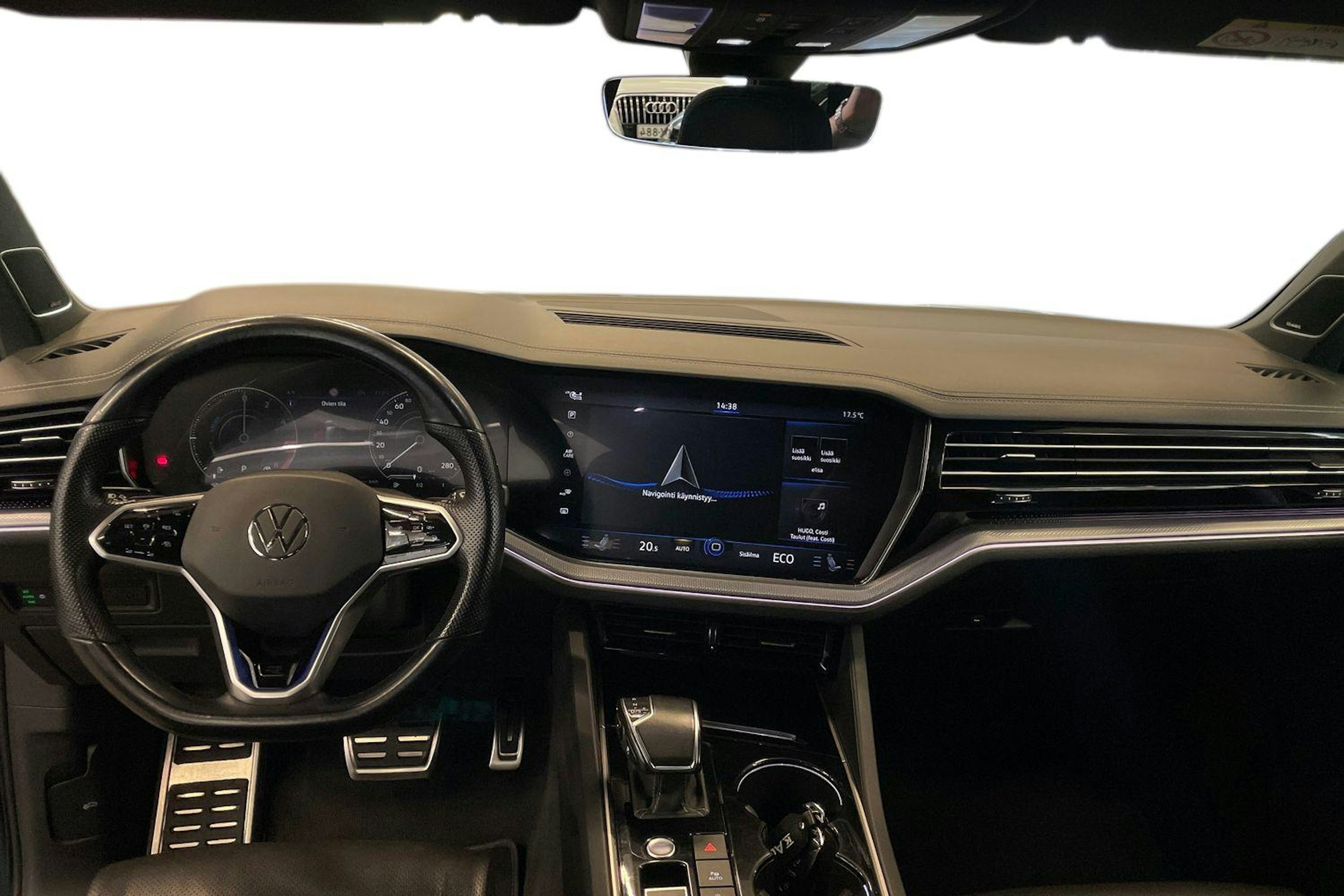musta Volkswagen Touareg 2021 kuva 9.