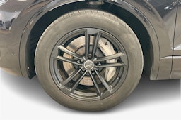 musta Volkswagen Touareg 2021 kuva 11.