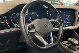 musta Volkswagen Touareg 2021 kuva 15.