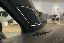 musta Volkswagen Touareg 2021 kuva 18.