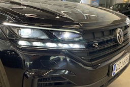 musta Volkswagen Touareg 2021 kuva 25.