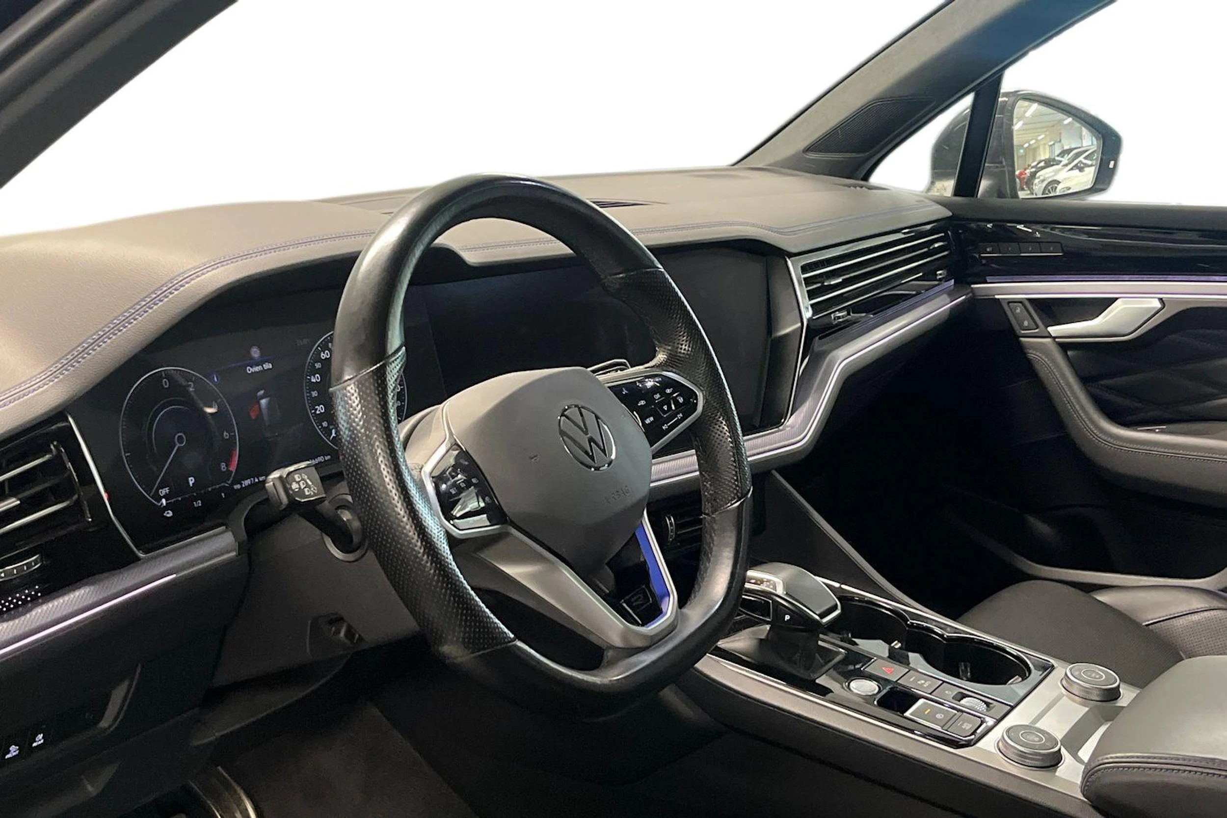 Musta Volkswagen TOUAREG 2020 kuva 3.