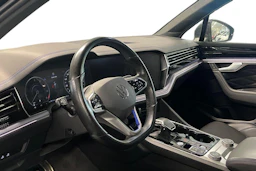 Musta Volkswagen TOUAREG 2020 kuva 3.