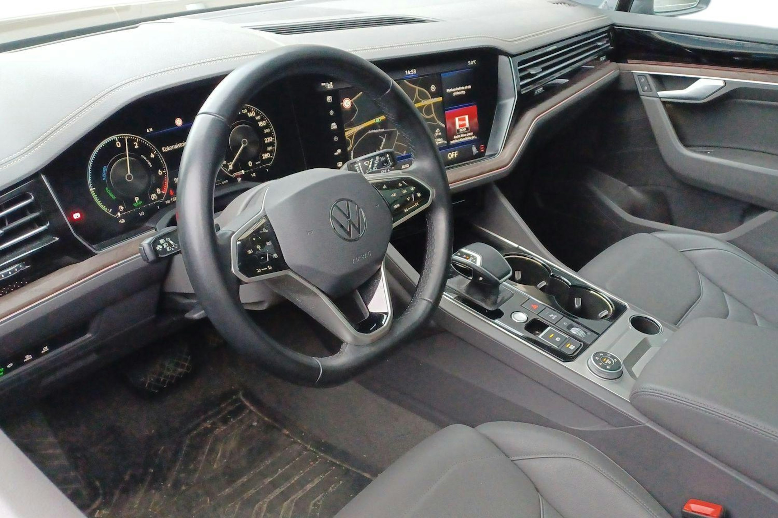 musta Volkswagen Touareg 2021 kuva 3.