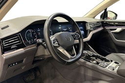 musta Volkswagen Touareg 2021 kuva 7.