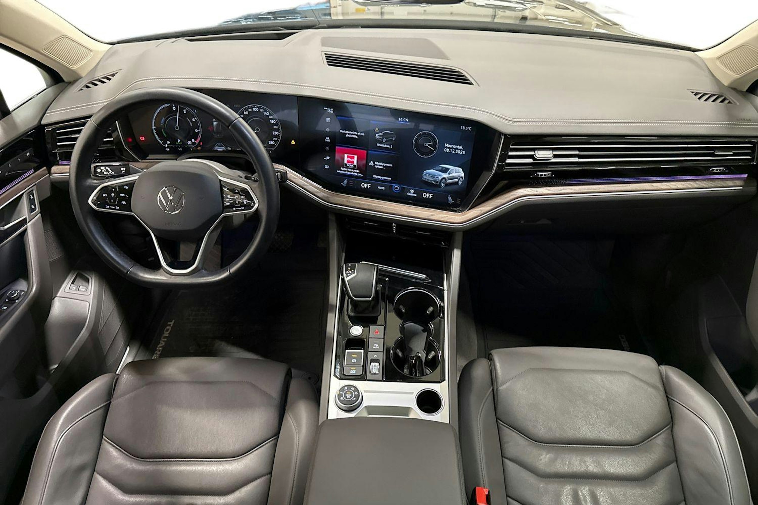 musta Volkswagen Touareg 2021 kuva 9.