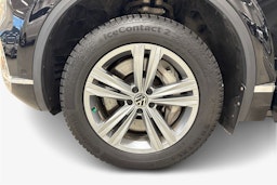 musta Volkswagen Touareg 2021 kuva 11.