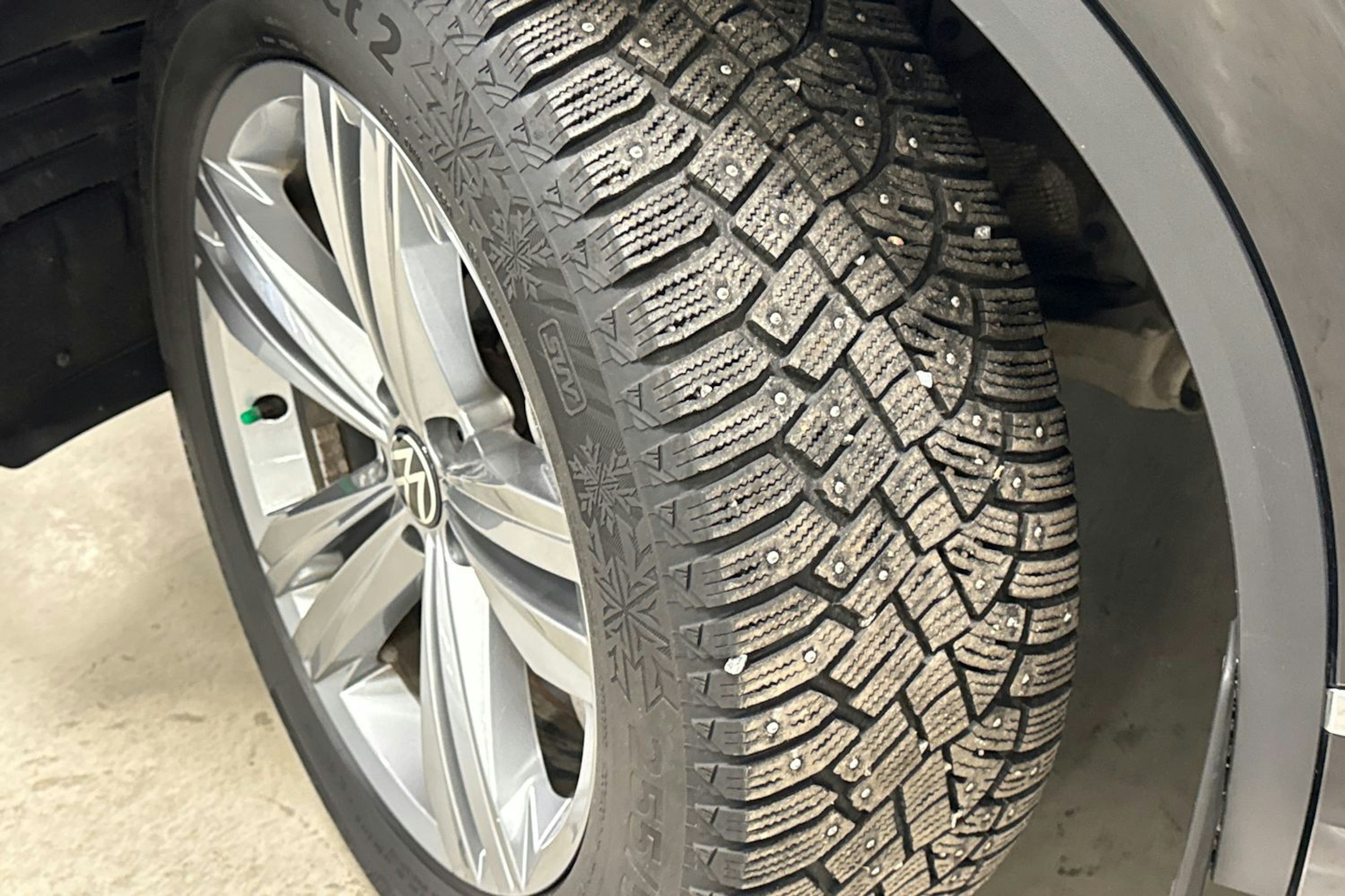 musta Volkswagen Touareg 2021 kuva 13.