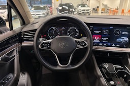 musta Volkswagen Touareg 2021 kuva 14.