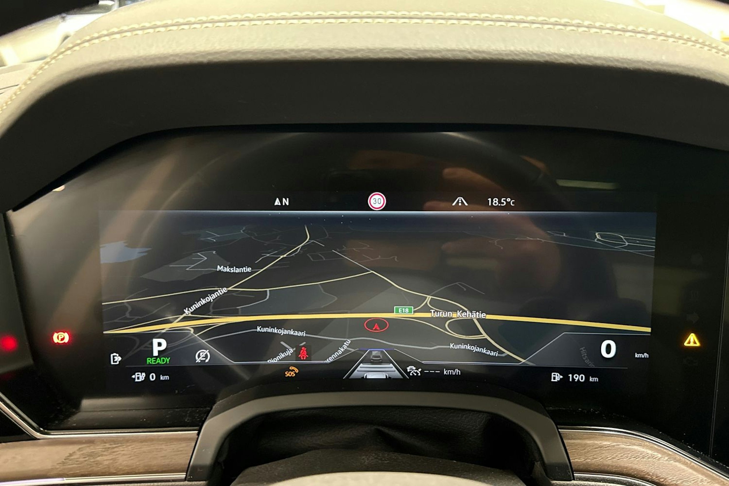 musta Volkswagen Touareg 2021 kuva 18.