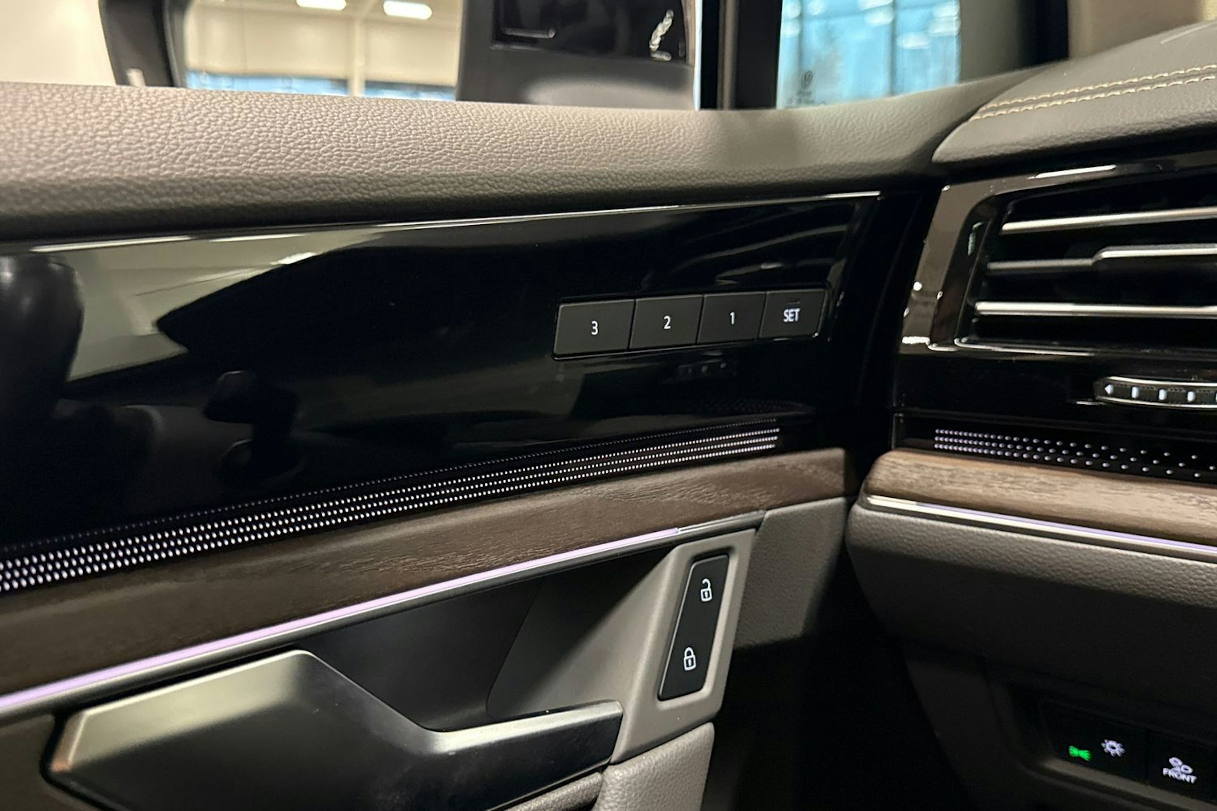 musta Volkswagen Touareg 2021 kuva 19.