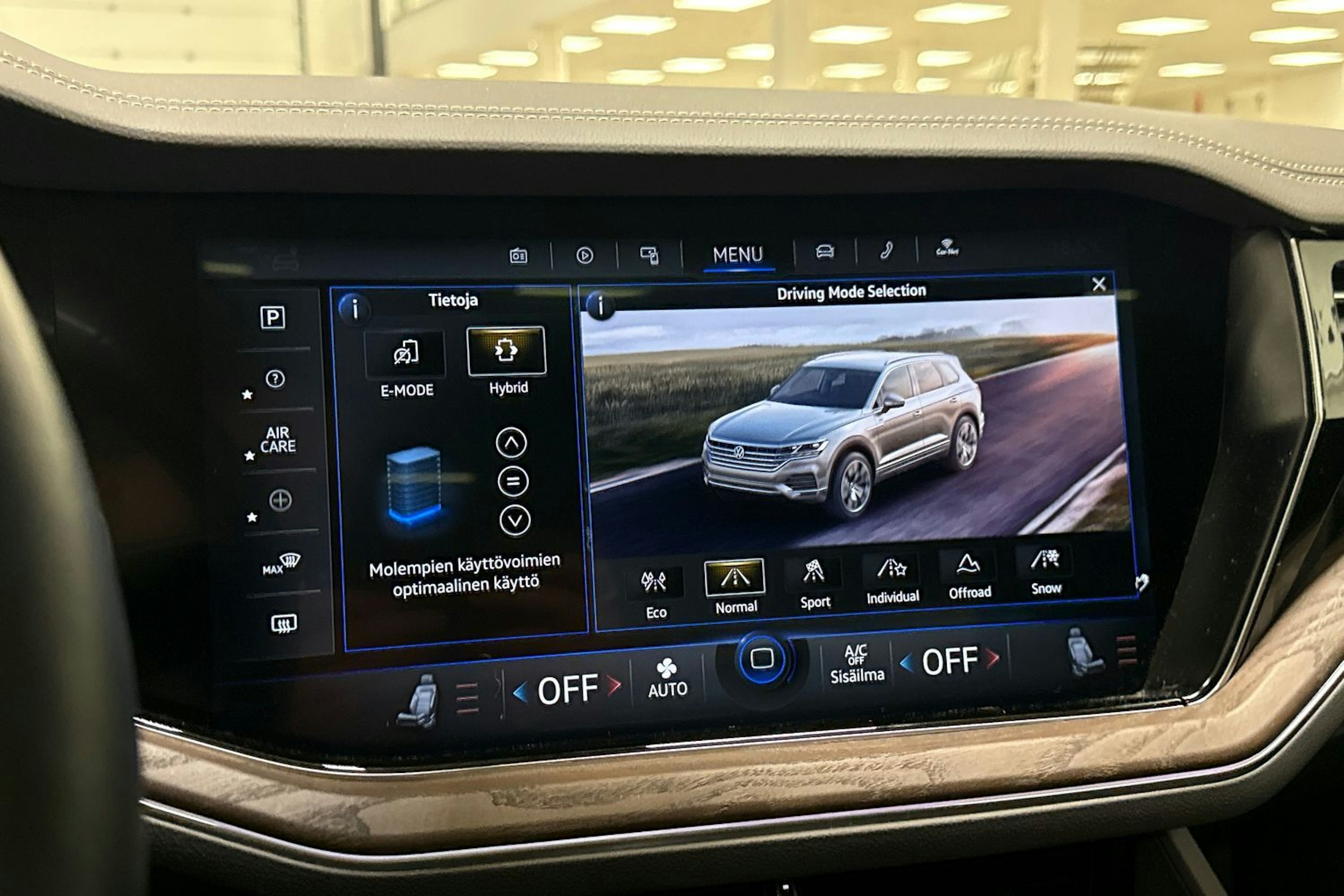 musta Volkswagen Touareg 2021 kuva 21.