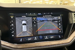 musta Volkswagen Touareg 2021 kuva 22.