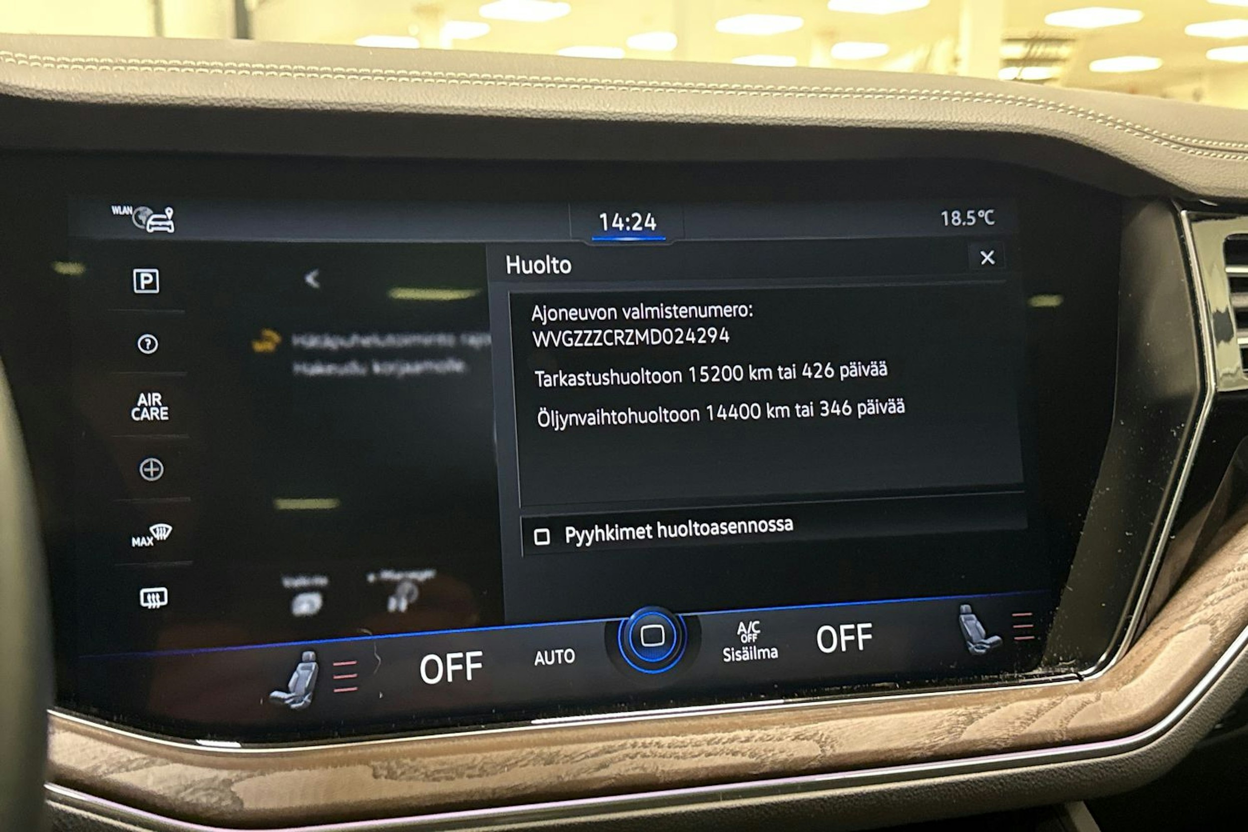 musta Volkswagen Touareg 2021 kuva 24.