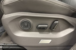 musta Volkswagen Touareg 2021 kuva 28.