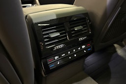 musta Volkswagen Touareg 2021 kuva 29.