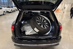 musta Volkswagen Touareg 2021 kuva 30.