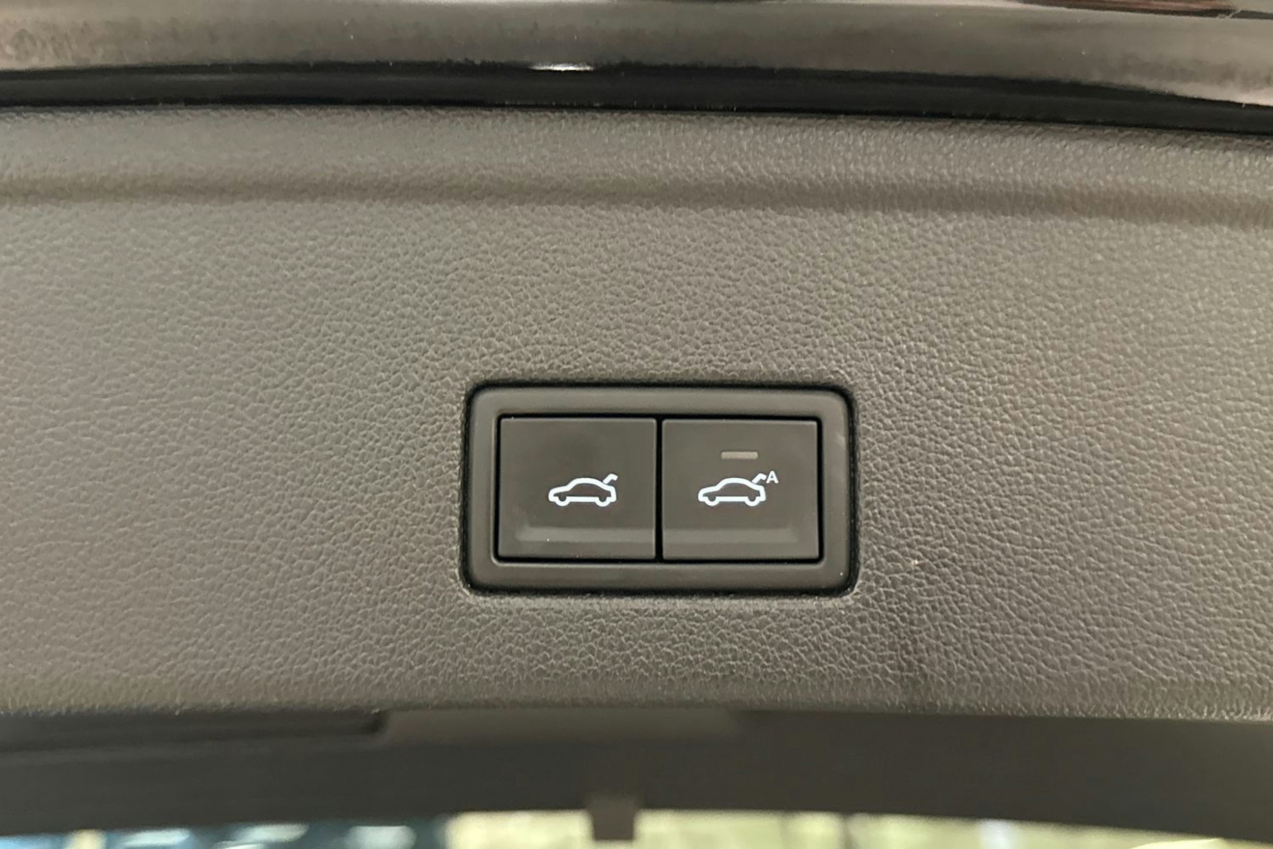 musta Volkswagen Touareg 2021 kuva 31.