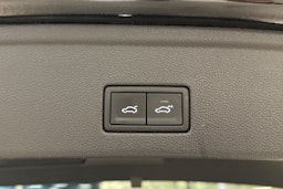 musta Volkswagen Touareg 2021 kuva 31.