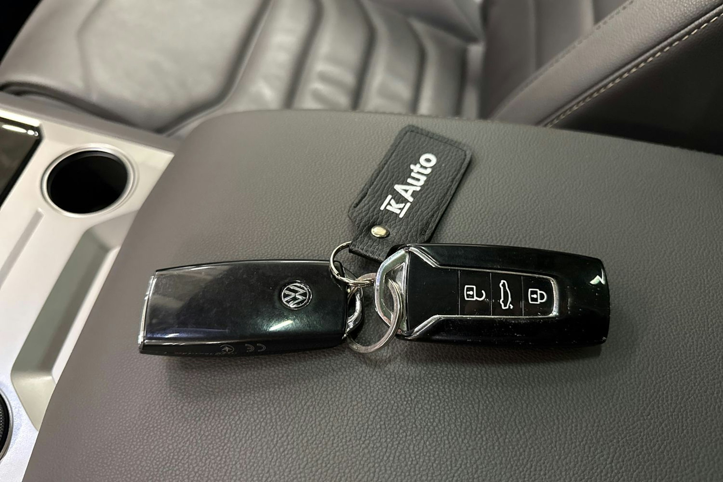 musta Volkswagen Touareg 2021 kuva 34.