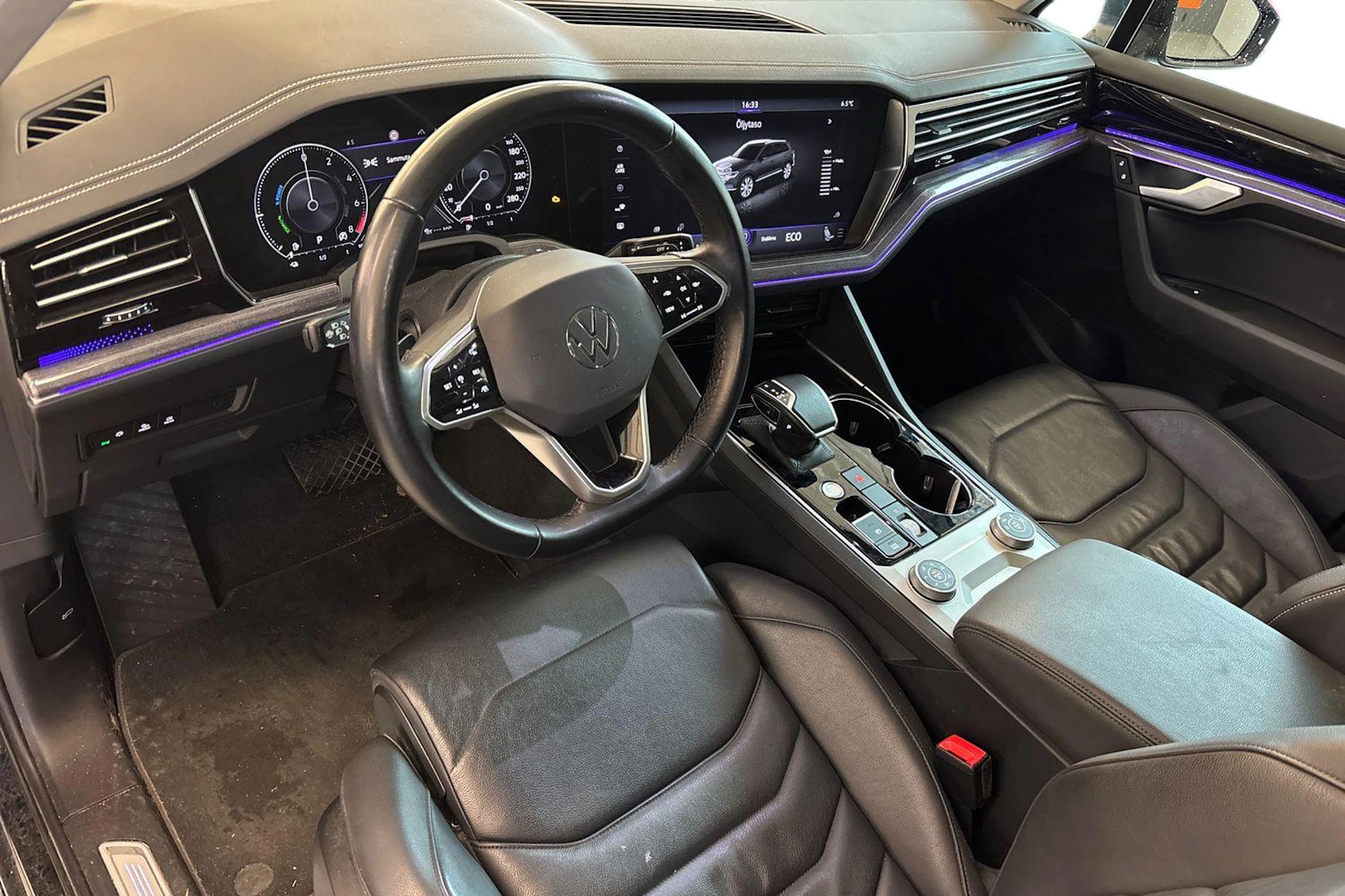 musta Volkswagen Touareg 2021 kuva 3.