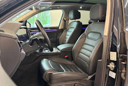 musta Volkswagen Touareg 2021 kuva 4.