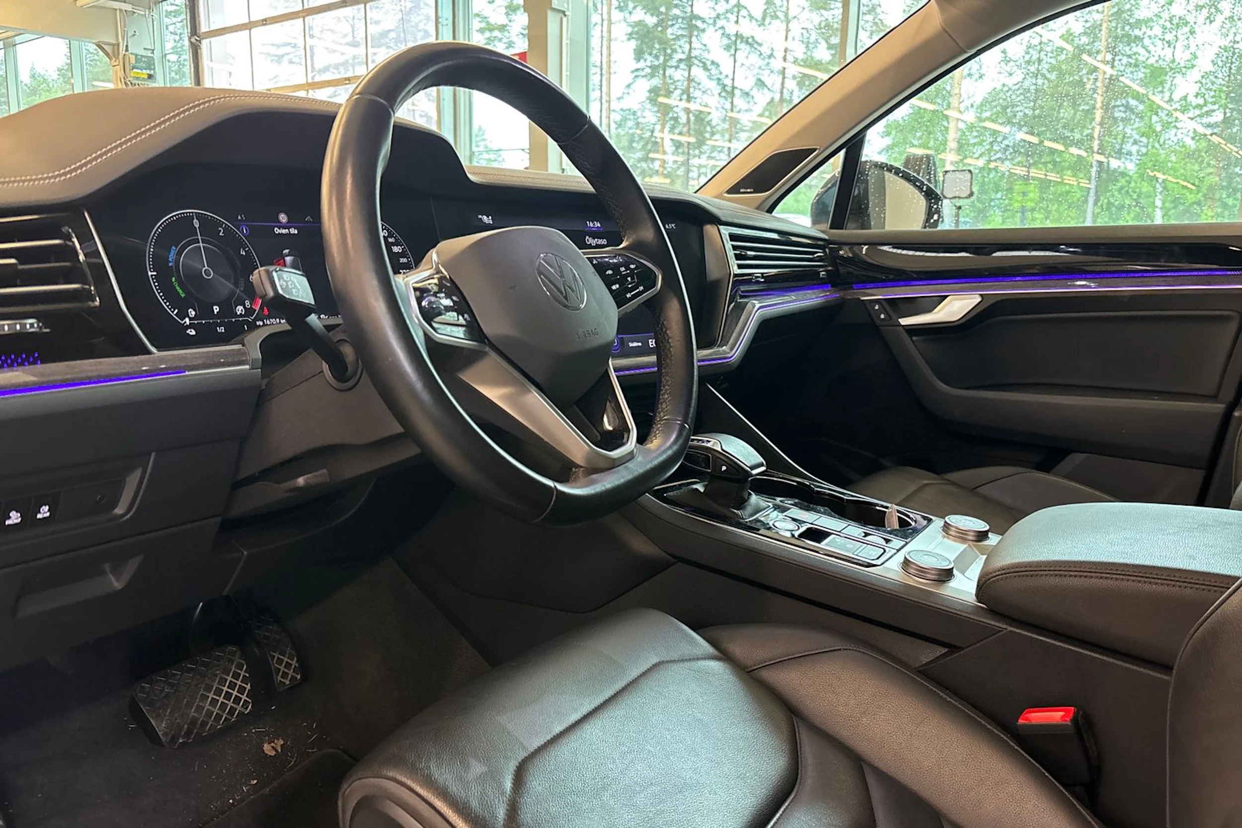 musta Volkswagen Touareg 2021 kuva 5.