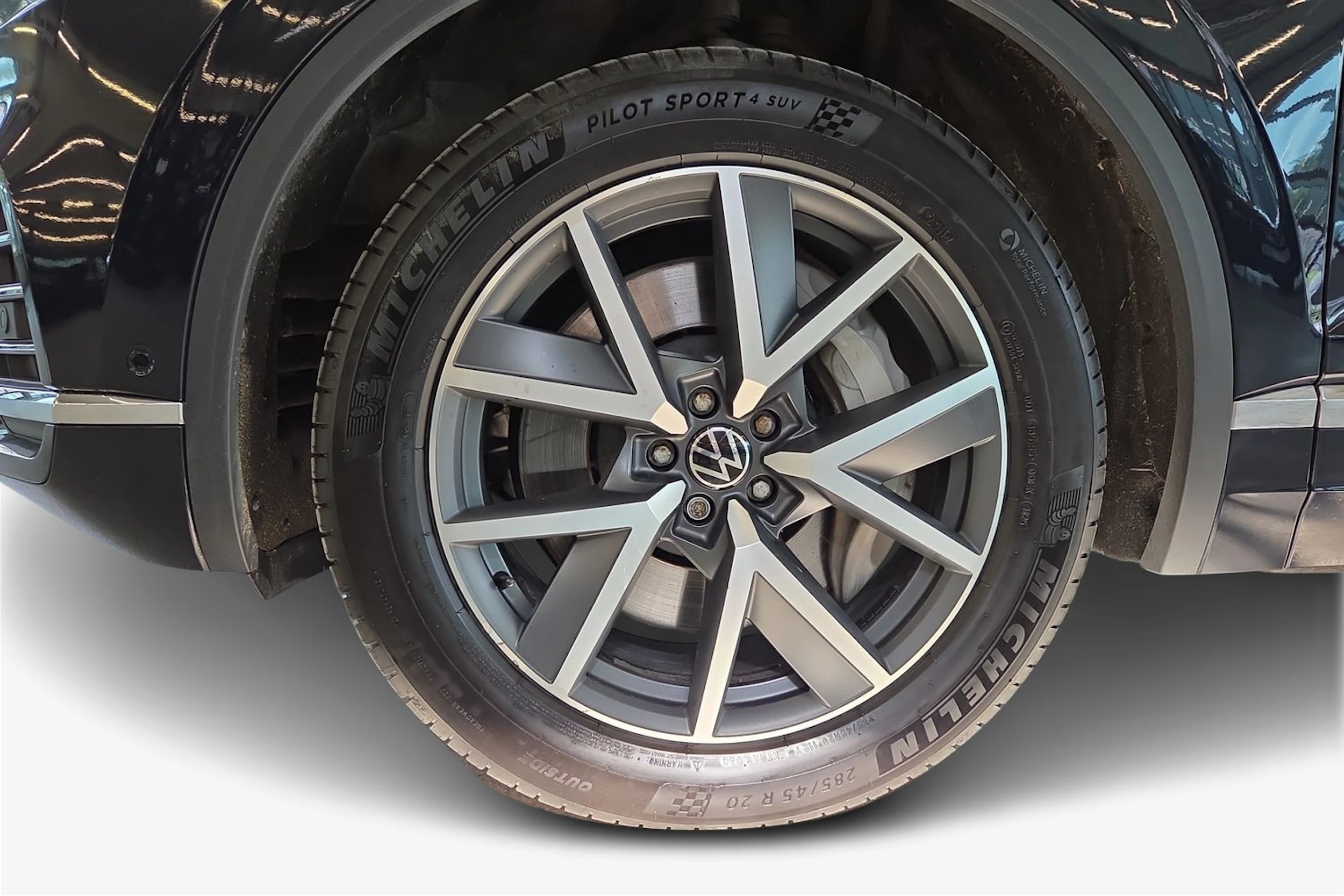musta Volkswagen Touareg 2021 kuva 9.