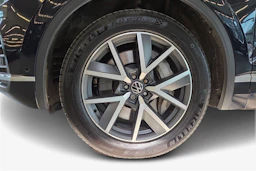 musta Volkswagen Touareg 2021 kuva 9.